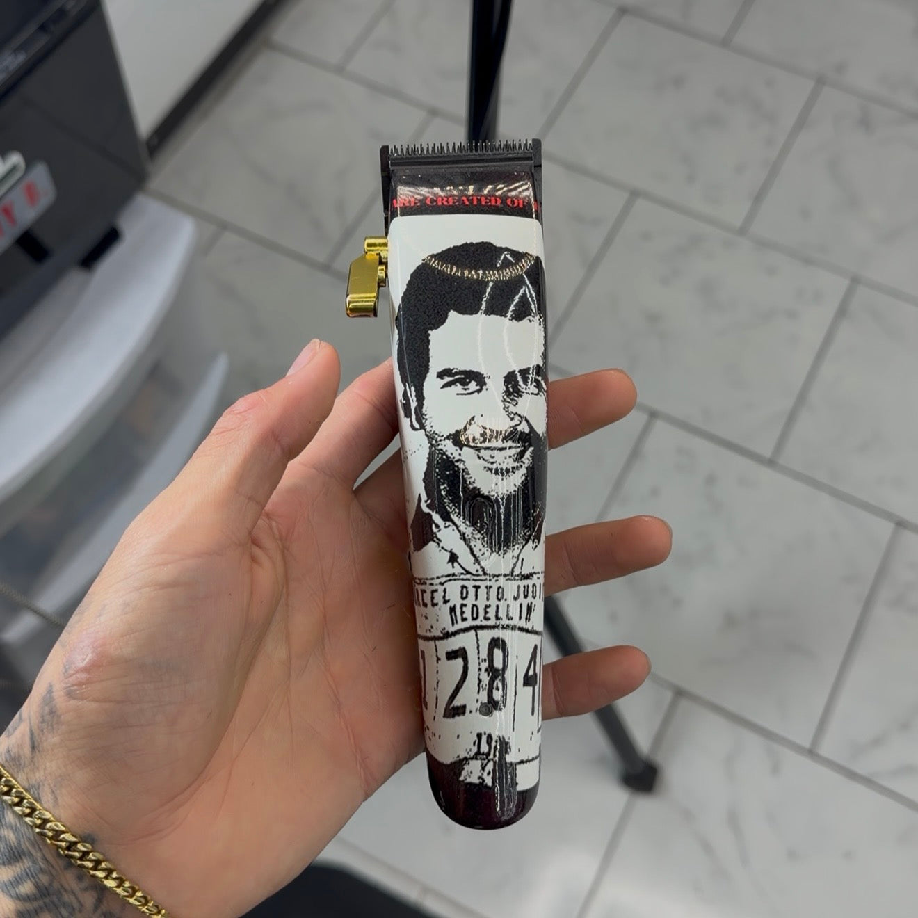 𝐏𝐚𝐛𝐥𝐨 𝐄𝐬𝐜𝐨𝐛𝐚𝐫 𝐖𝐫𝐚𝐩